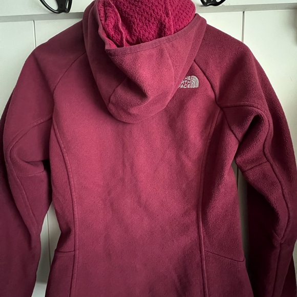 The North Face | Windwall | boysenberry | zip up | 3 pockets | XS | fleece |coat - Picture 4 of 6
